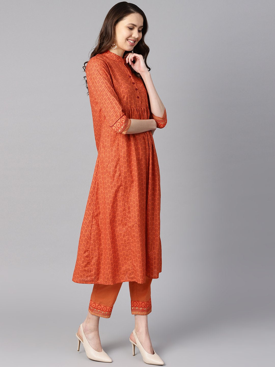 Women's A Line Pleated Kurta With Border Detailing On The Sleeves With Straight Solid Pants