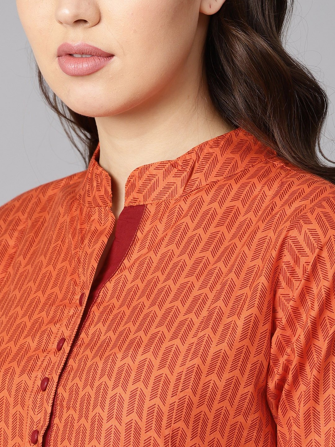 Women's A Line Pleated Kurta With Border Detailing On The Sleeves With Straight Solid Pants