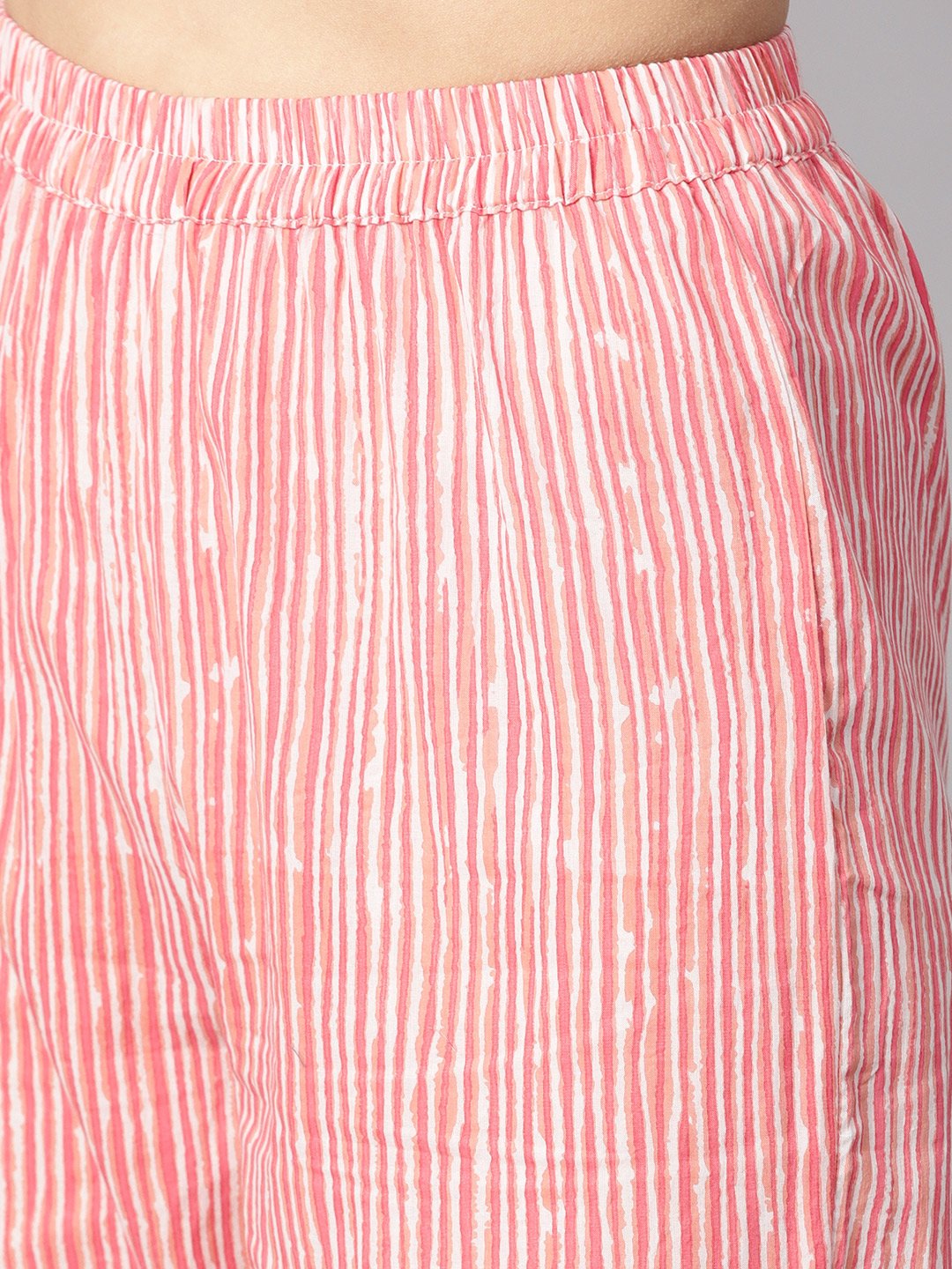 Women's Off-White Floral Printed Straight Kurta With Stripped Yoke And Cigratte Pants.