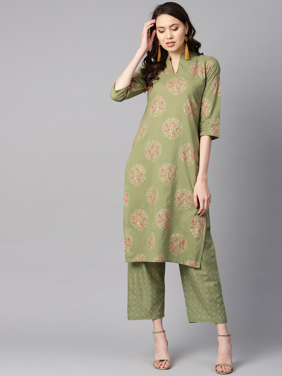 Women's Pista Green Floral Printed 3/4Th Sleeve Kurta With Pista Green Printed Pants.