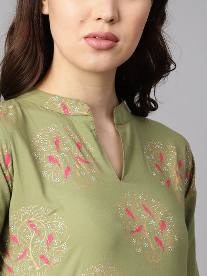 Women's Pista Green Floral Printed 3/4Th Sleeve Kurta With Pista Green Printed Pants.