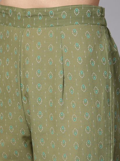 Women's Pista Green Floral Printed 3/4Th Sleeve Kurta With Pista Green Printed Pants.