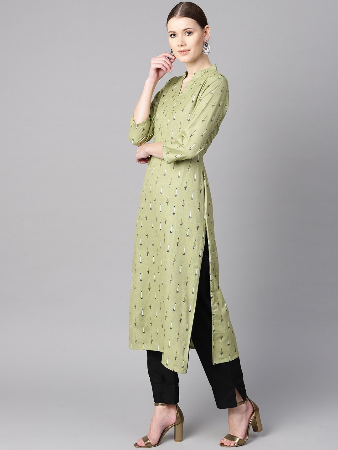 Women's Green Ikat Printed 3/4Th Sleeve Kurta With Solid Black Pants