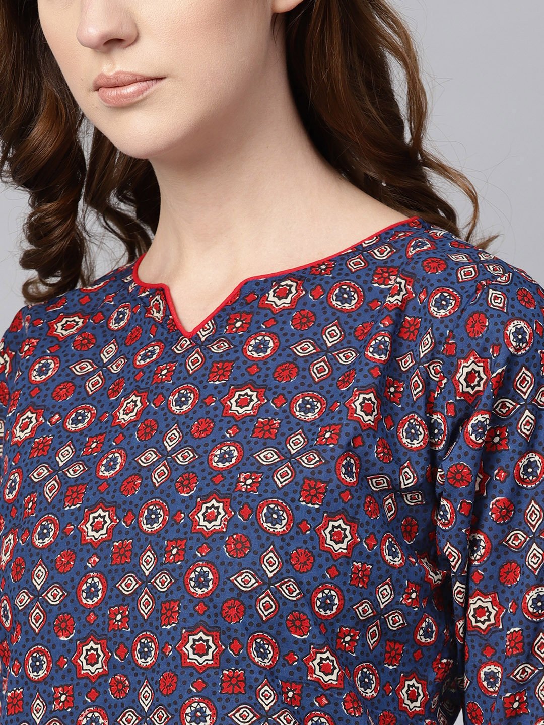 Women's Indigo Blue Multi Colored Printed Kurta Set With Solid Red Pants