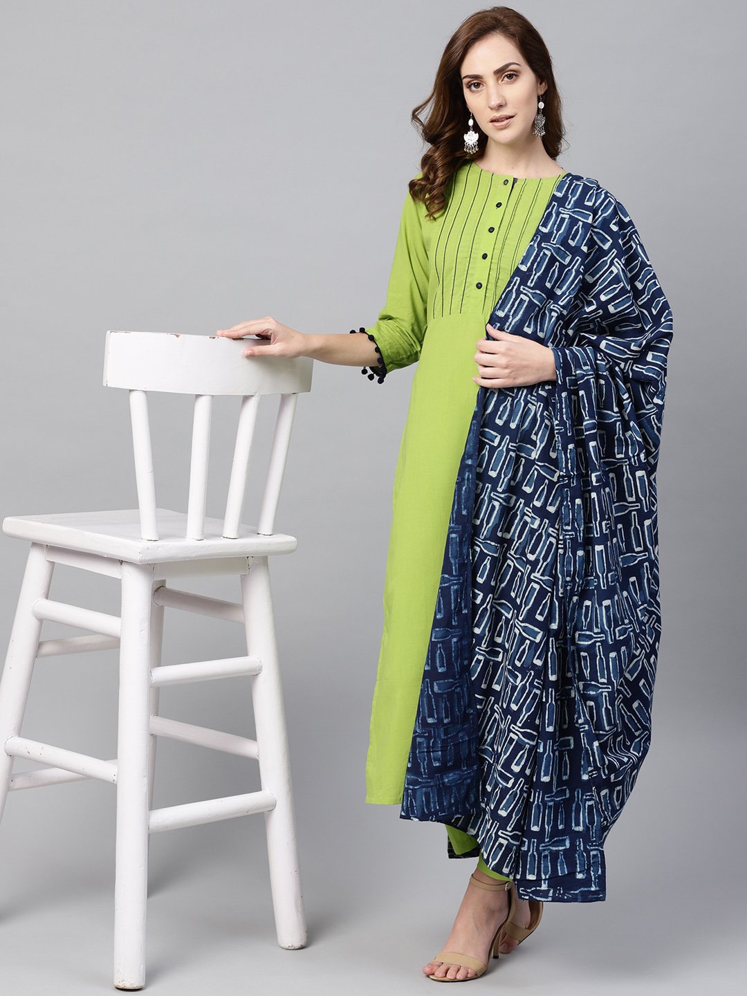 Women's Lime Green Kurta Set With Pants & Mul Printed Dupatta