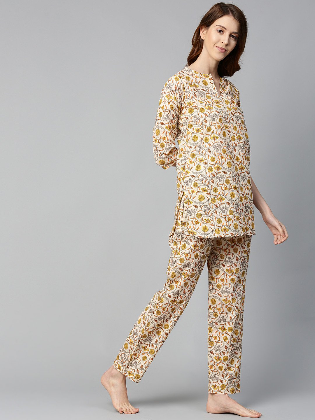 Women's Cream And Multi Floral Prnt Top And Pant Set