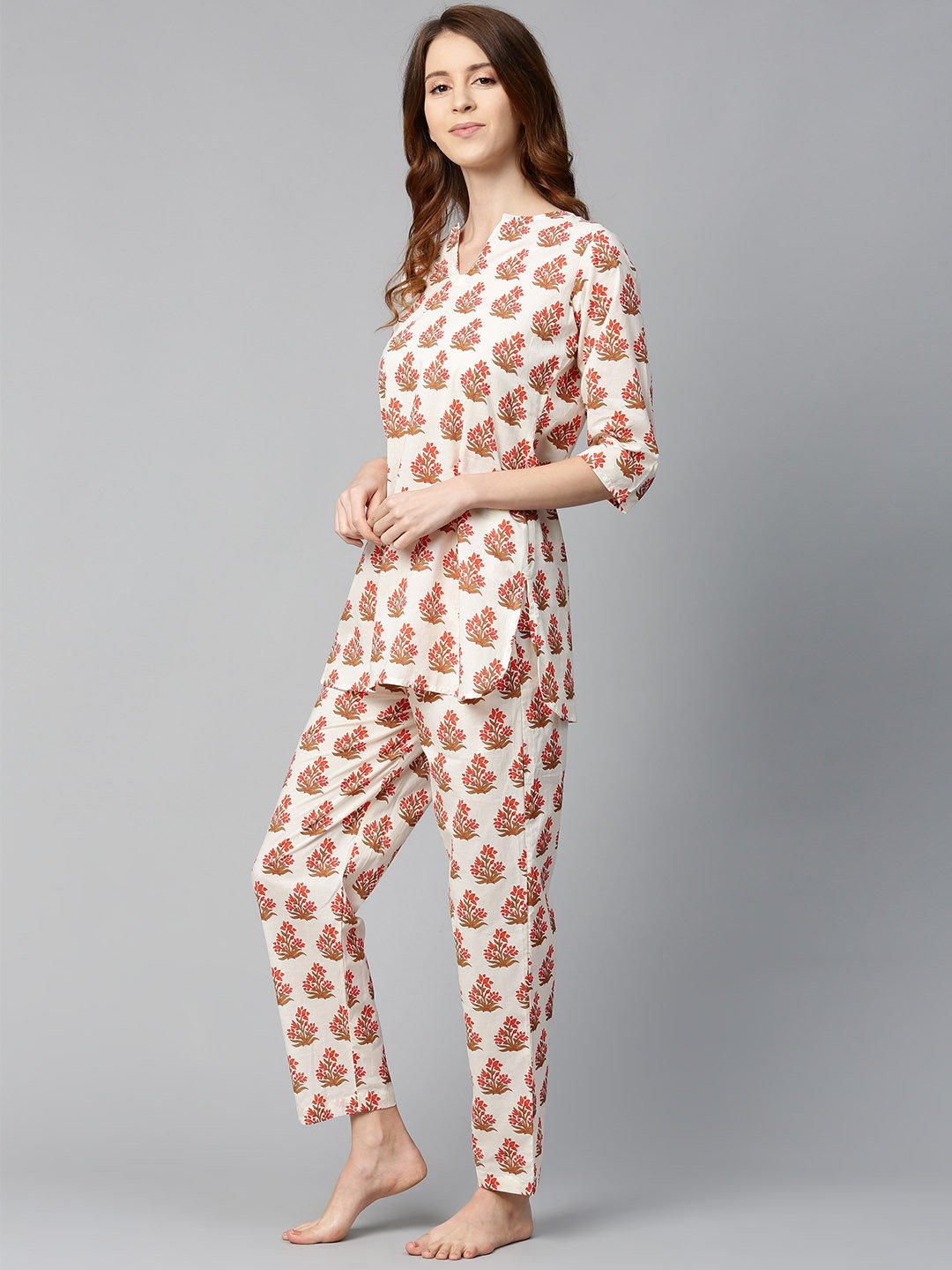 Women's White And Multi Floral Prnt Top And Pant Set