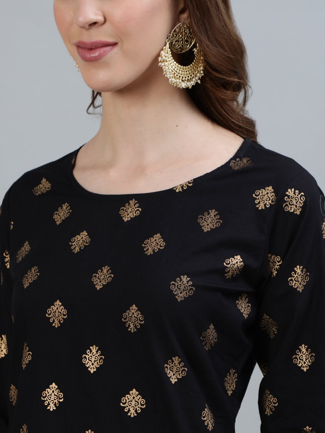Women's Black Printed Straight Kurta With Three Quarter Sleeves