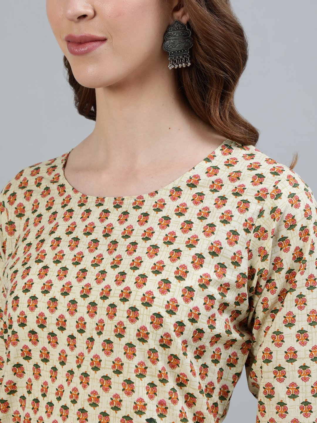Women's Beige Printed Straight Kurta With Three Quarter Sleeves