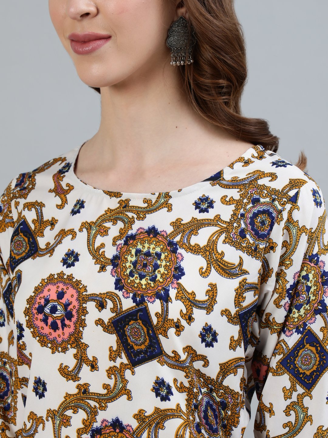 Women's Off - White Printed Straight Kurta With Three Quarter Sleeves