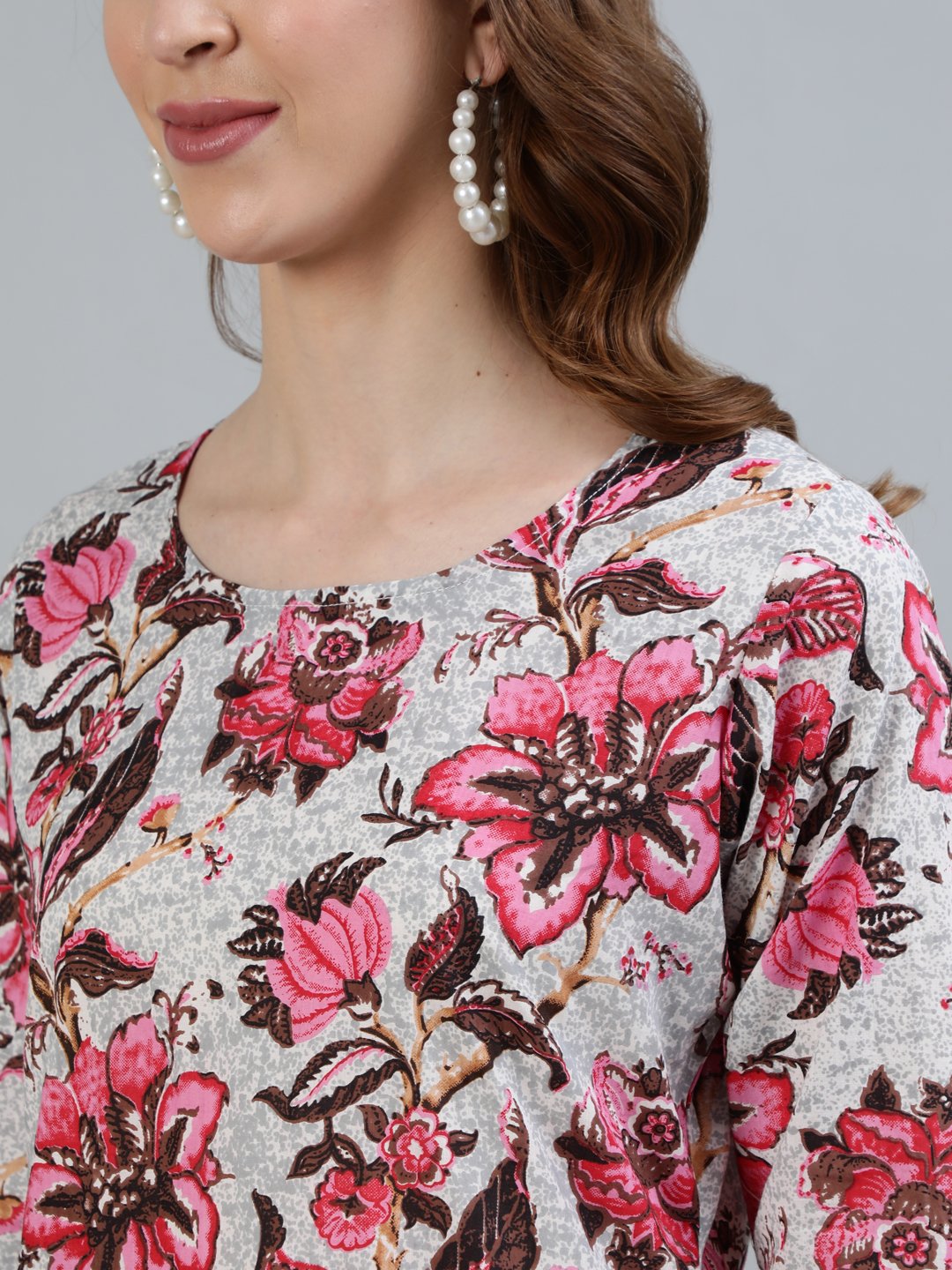 Women's Off- White Floral Printed Straight Kurta With Three Quarter Sleeves