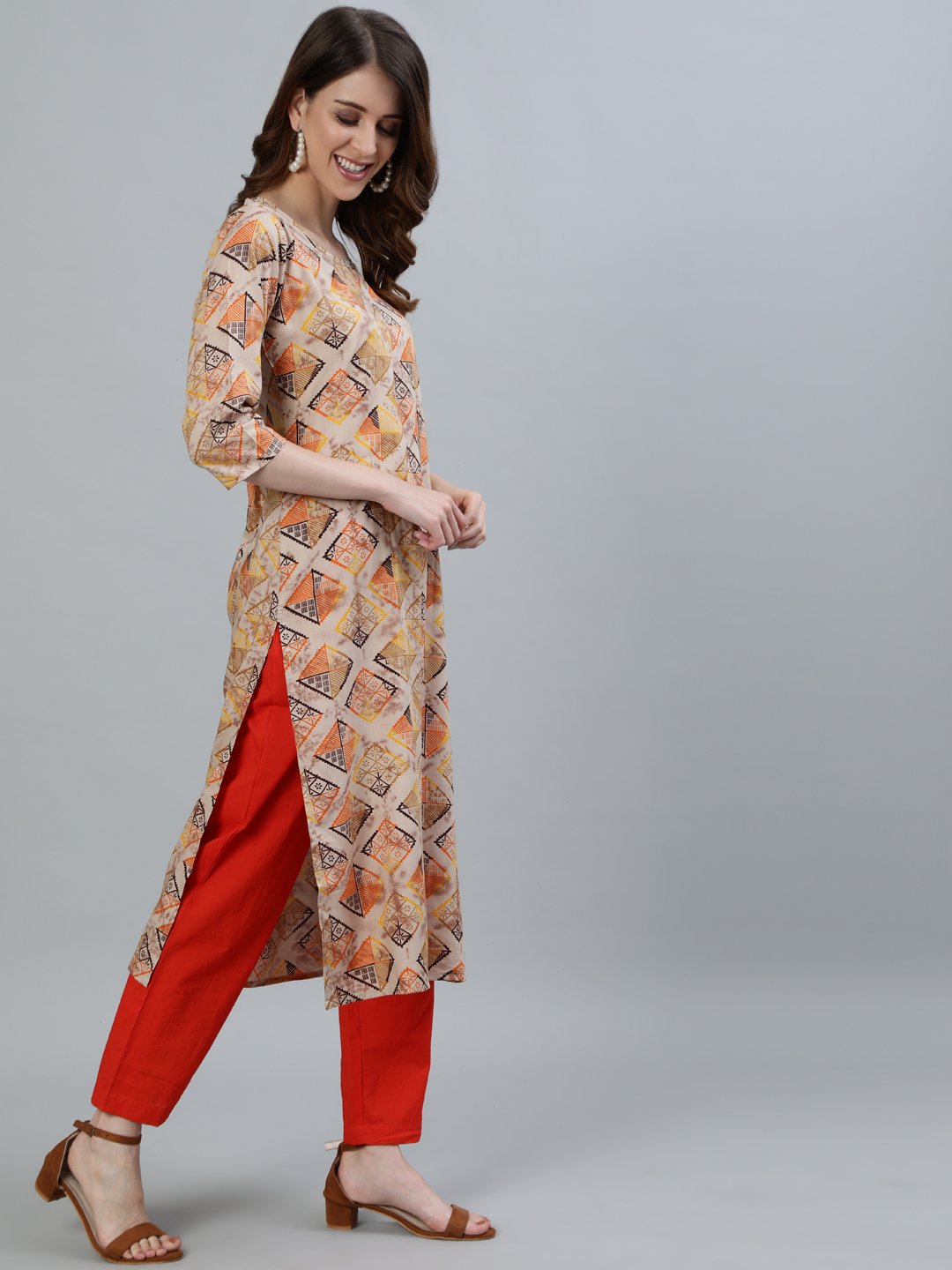 Women's Beige Printed Straight Kurta With Three Quarter Sleeves