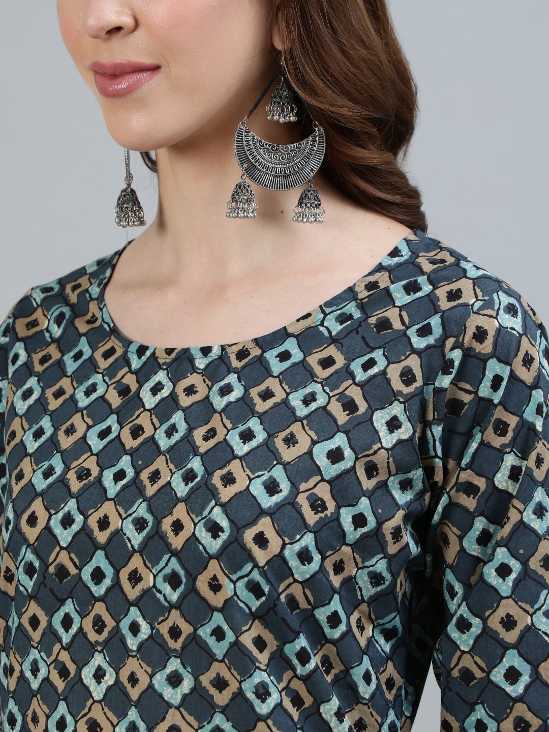 Women's Grey Printed Straight Kurta With Three Quarter Sleeves