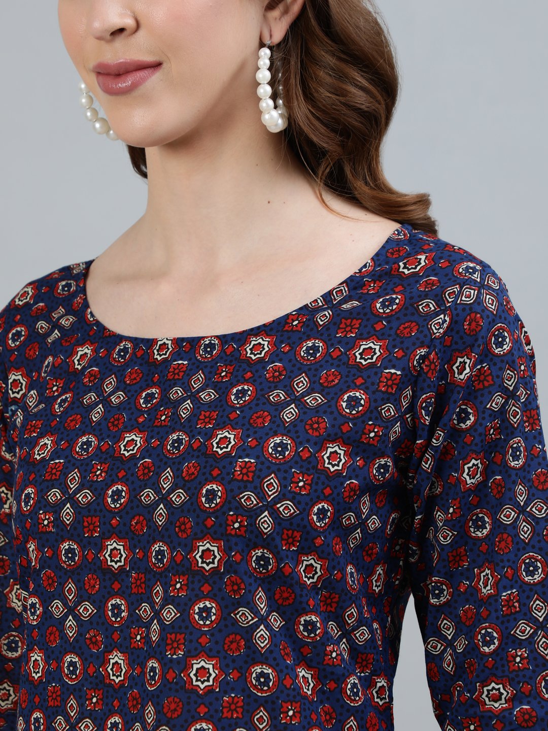 Women's Navy Blue Printed Straight Kurta With Three Quarter Sleeves