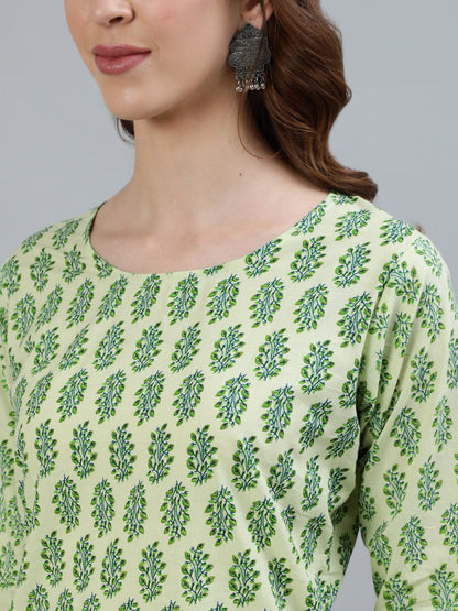 Women's Green Printed Straight Kurta With Three Quarter Sleeves
