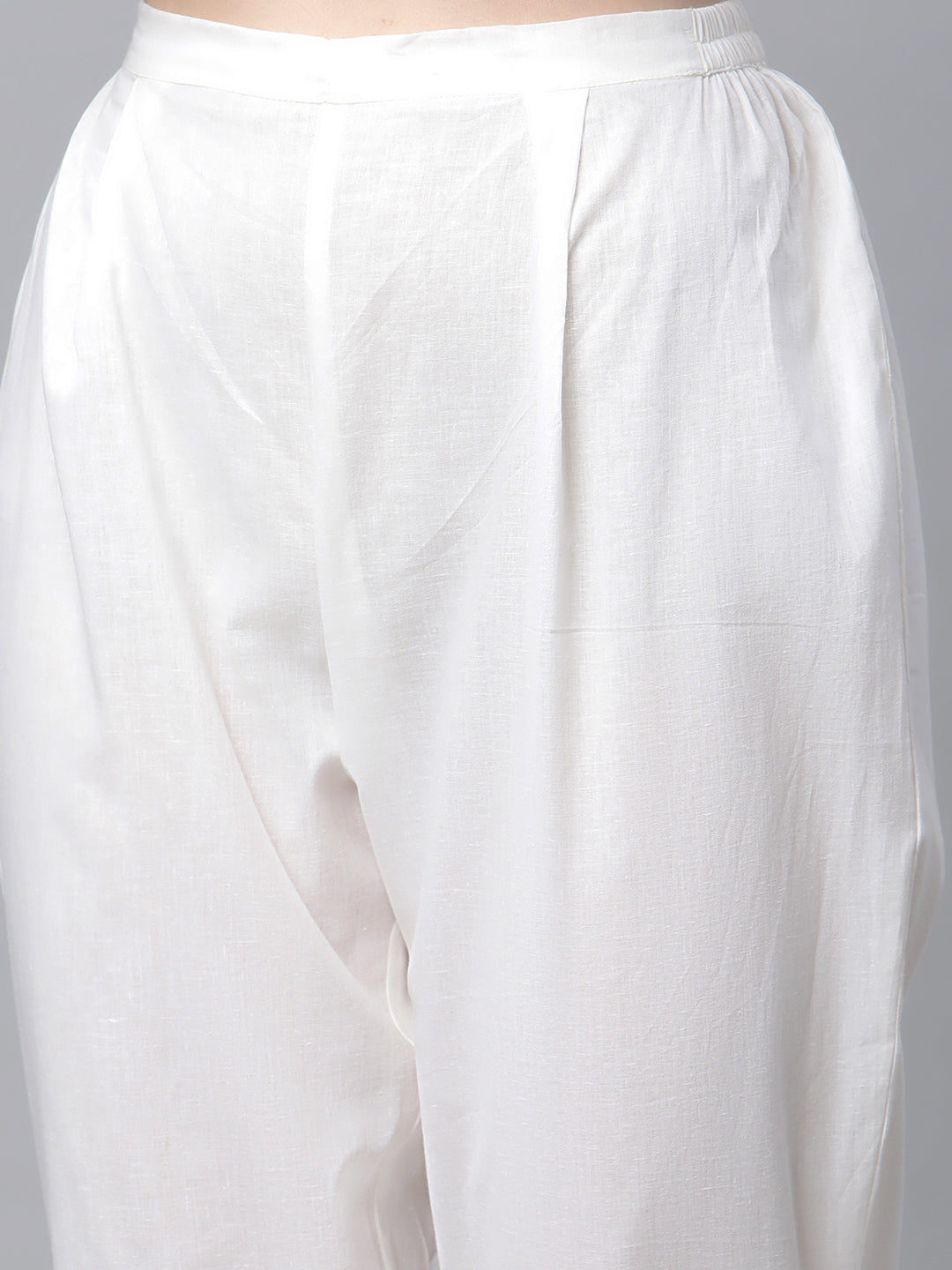 Women's Off White Kurta With Pant Set By Ahalyaa-