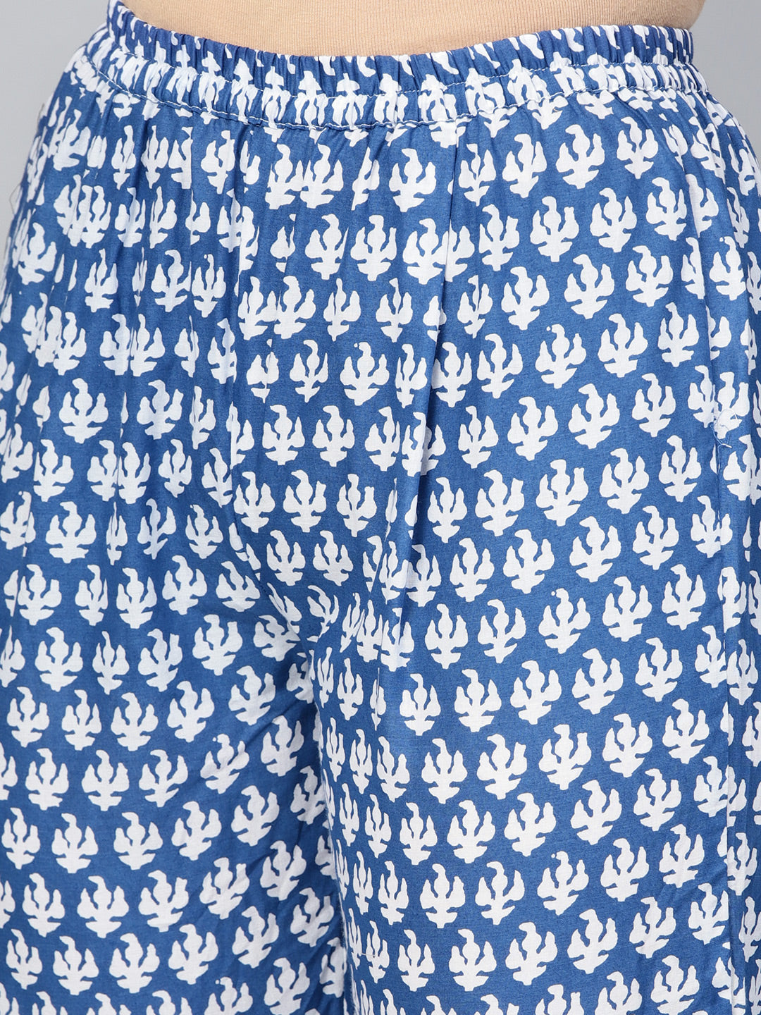 Women's Blue And White Cotton Straight Printed Kurta With Pant