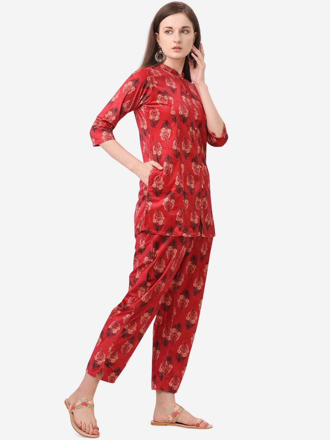 Women's Digital Print Red Velvet Kurta With Pan