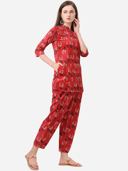 Women's Digital Print Red Velvet Kurta With Pan