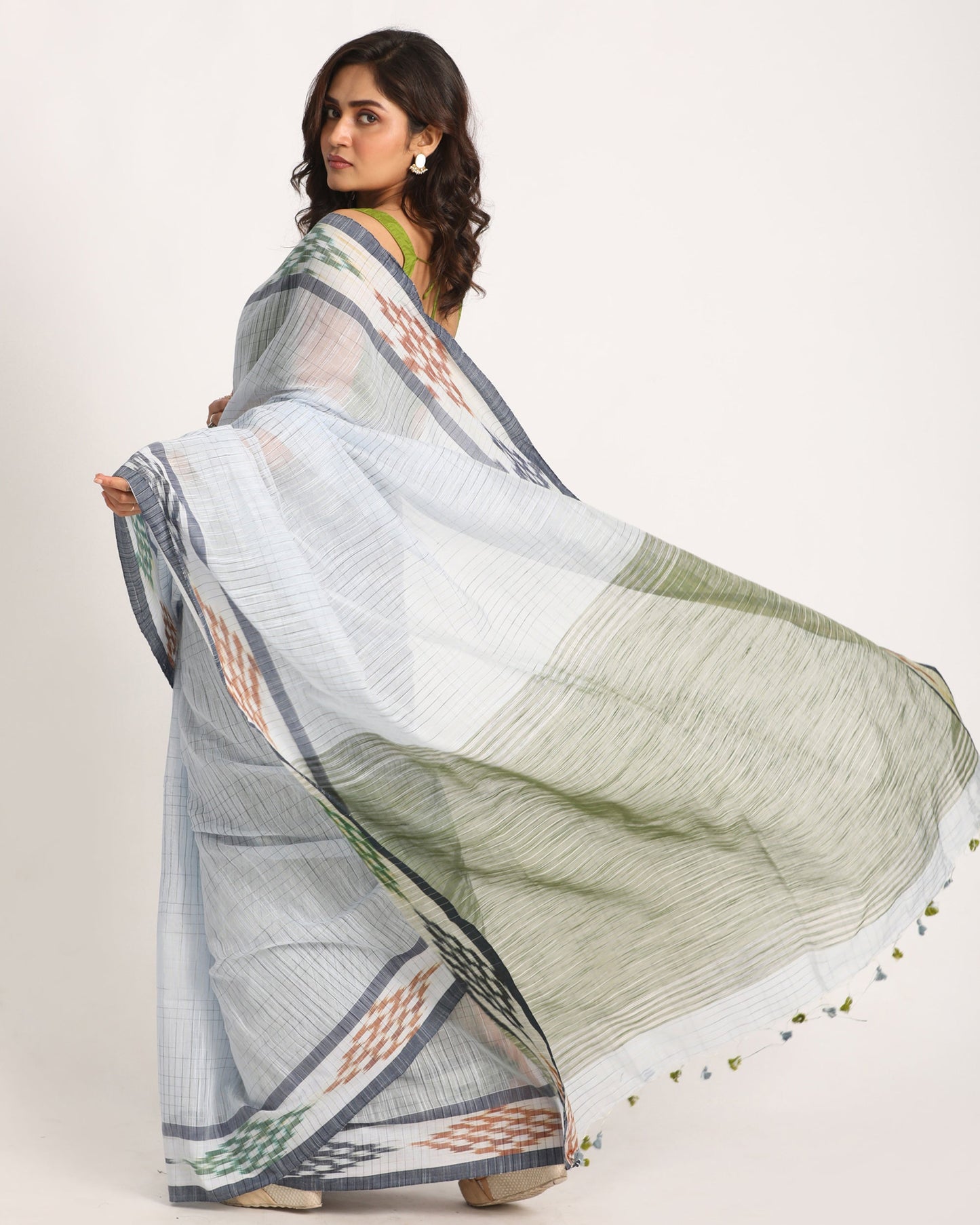 Women's Kotki Border Light Blue Cotton Blend Handloom Saree
