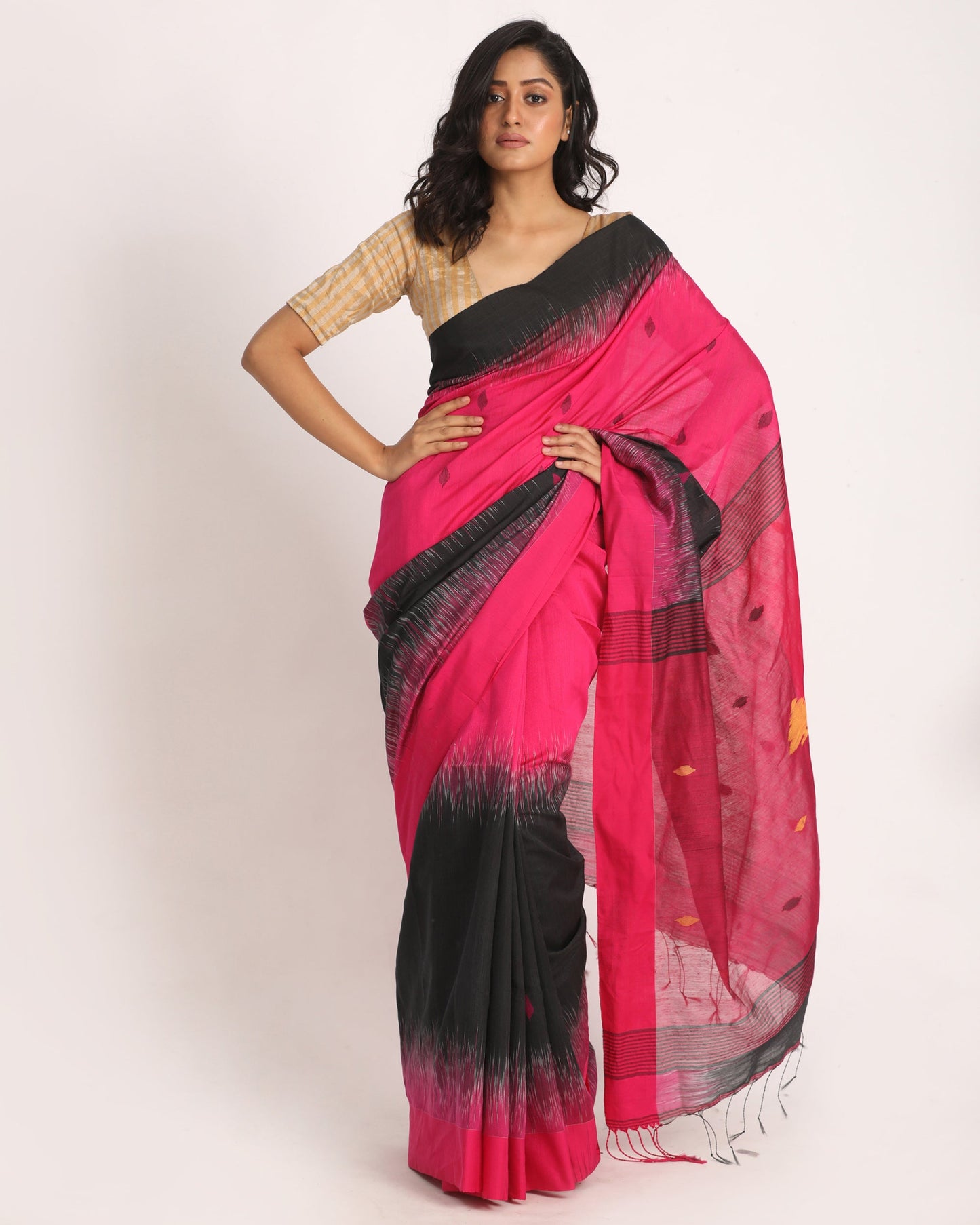 Women's Fuchsia Black Cotton Blend Handloom Tie Dye Jamdani Saree