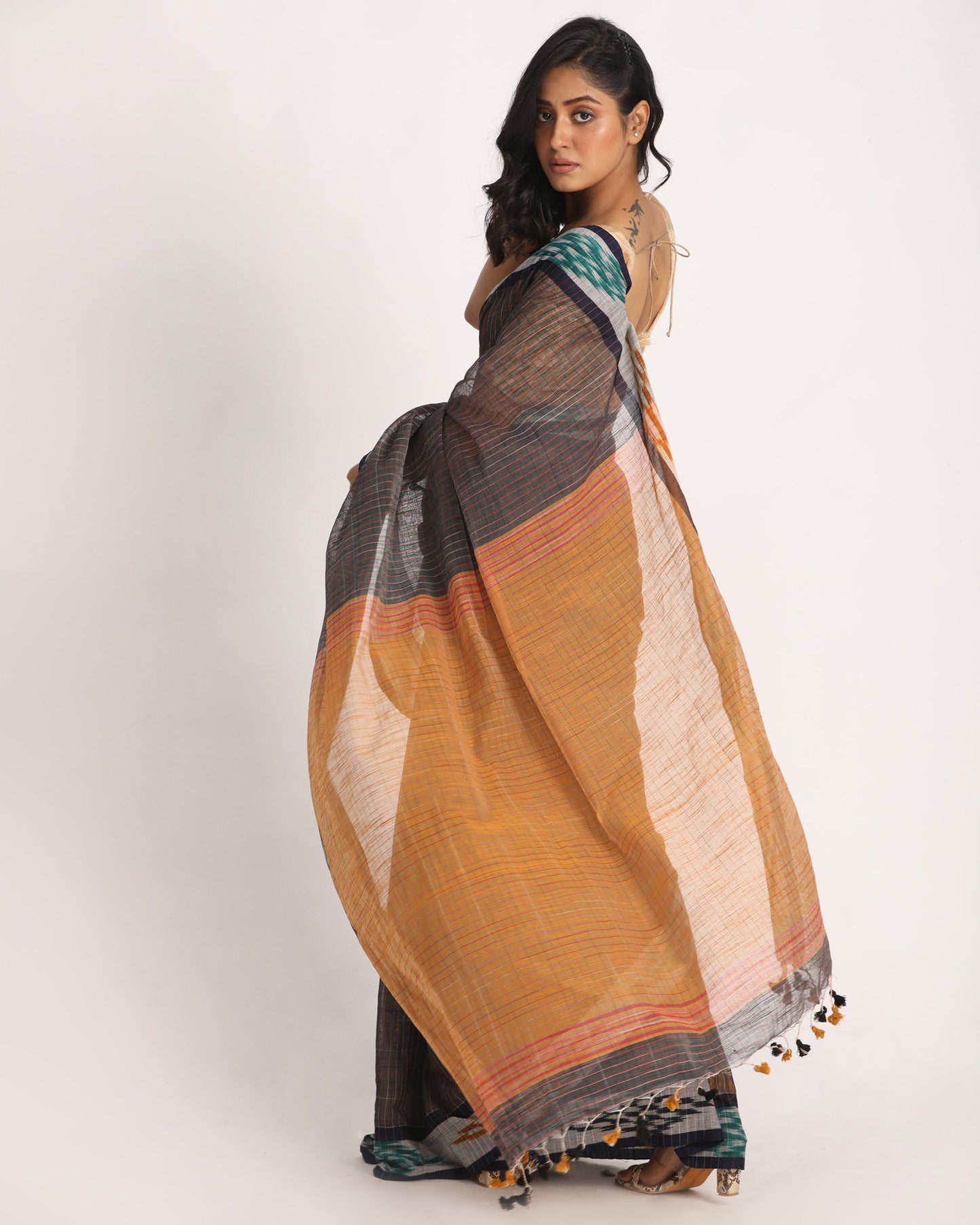 Women's Kotki Border Dark Grey Cotton Blend Handloom Saree