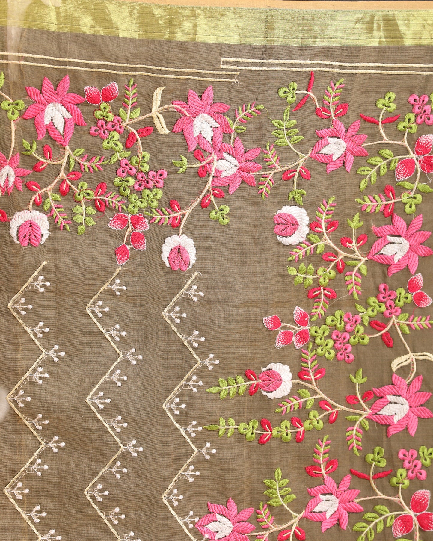 Women's Muga Art Silk Muslin Handloom Embroidery Saree