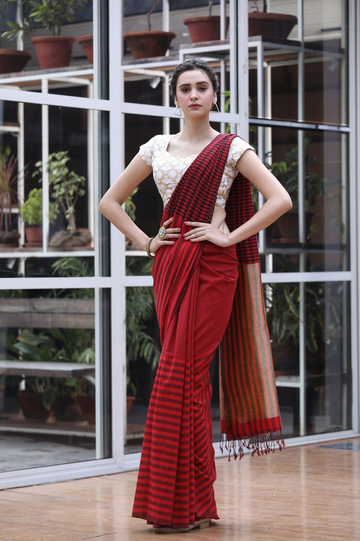 Women's Red black handwoven cotton saree