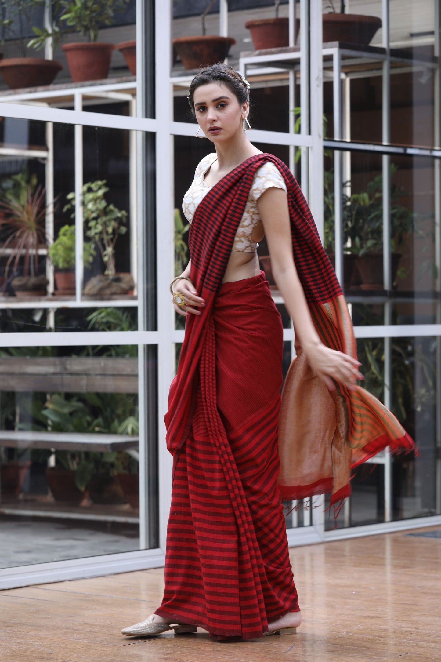 Women's Red black handwoven cotton saree