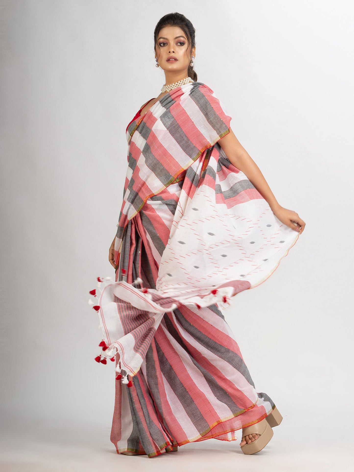 Women's White Black and Red Stipe Handwoven Cotton Jamdani handloom Saree