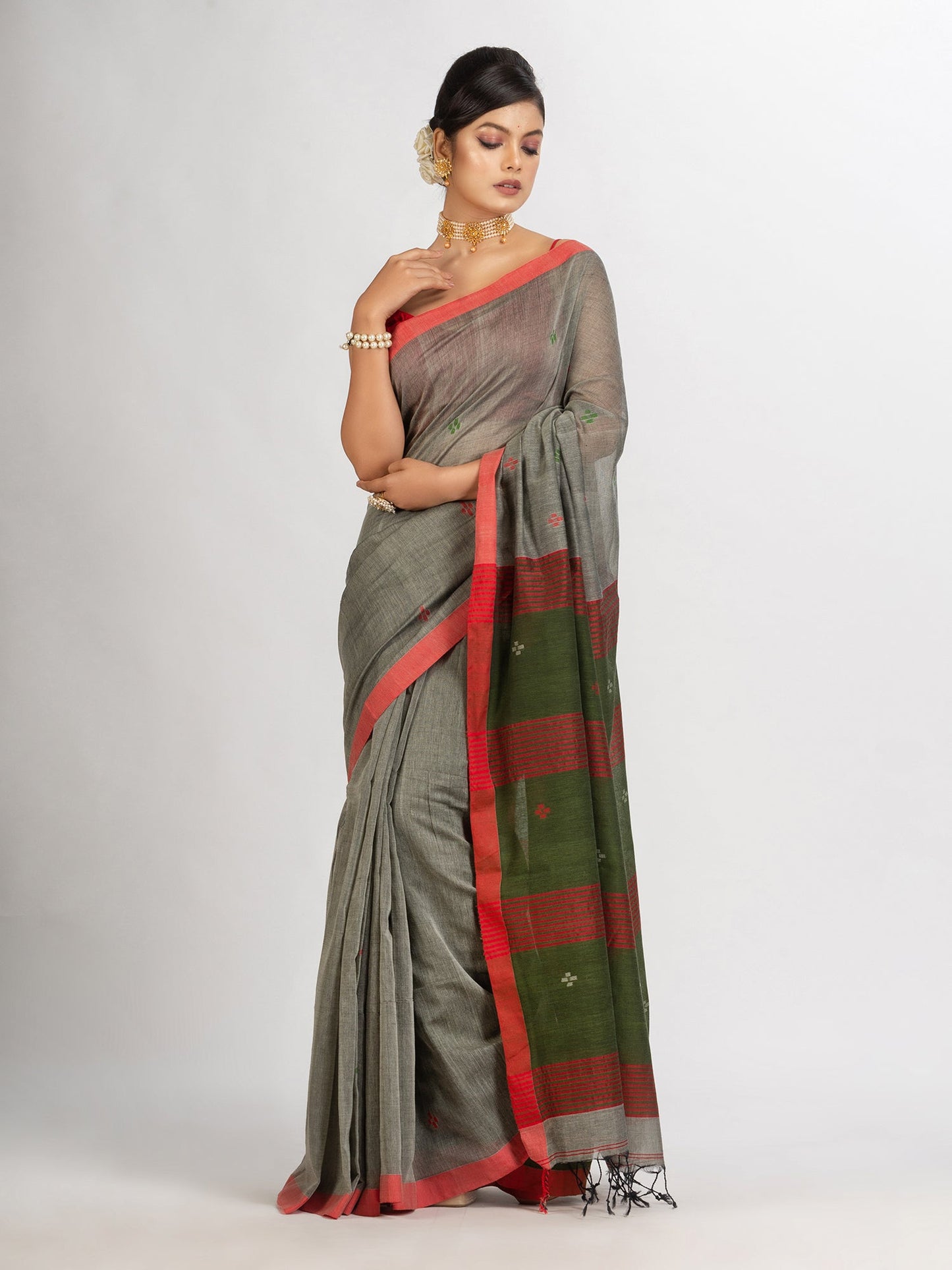 Women's Grey Handwoven Cotton Jamdani handloom Saree