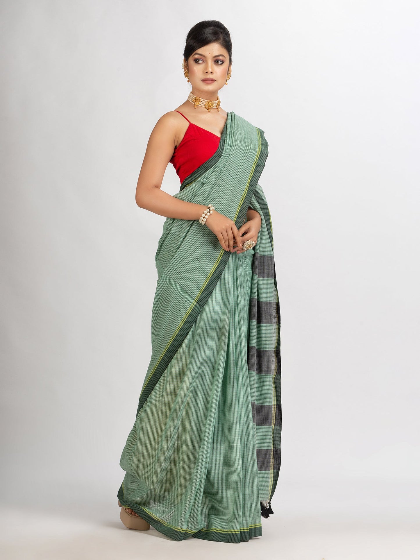 Women's Green And Black Cotton Check Handloom Saree