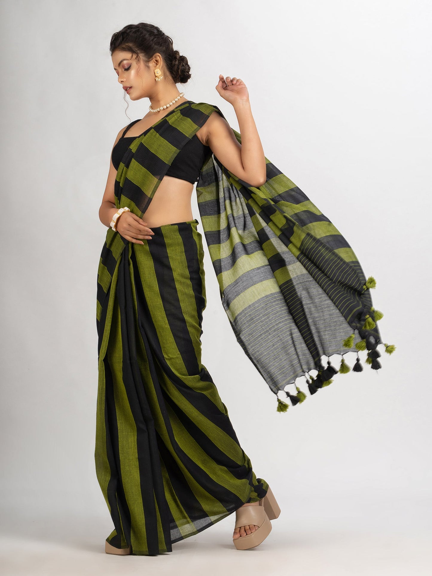 Women's Lemon And Black Stipe Handwoven Cotton handloom Saree
