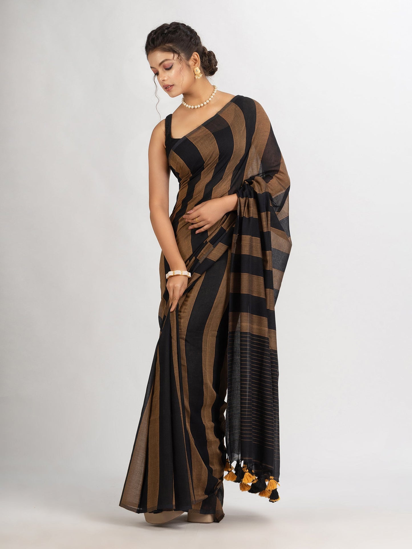Women's Brown And Black Stipe Handwoven Cotton handloom Saree