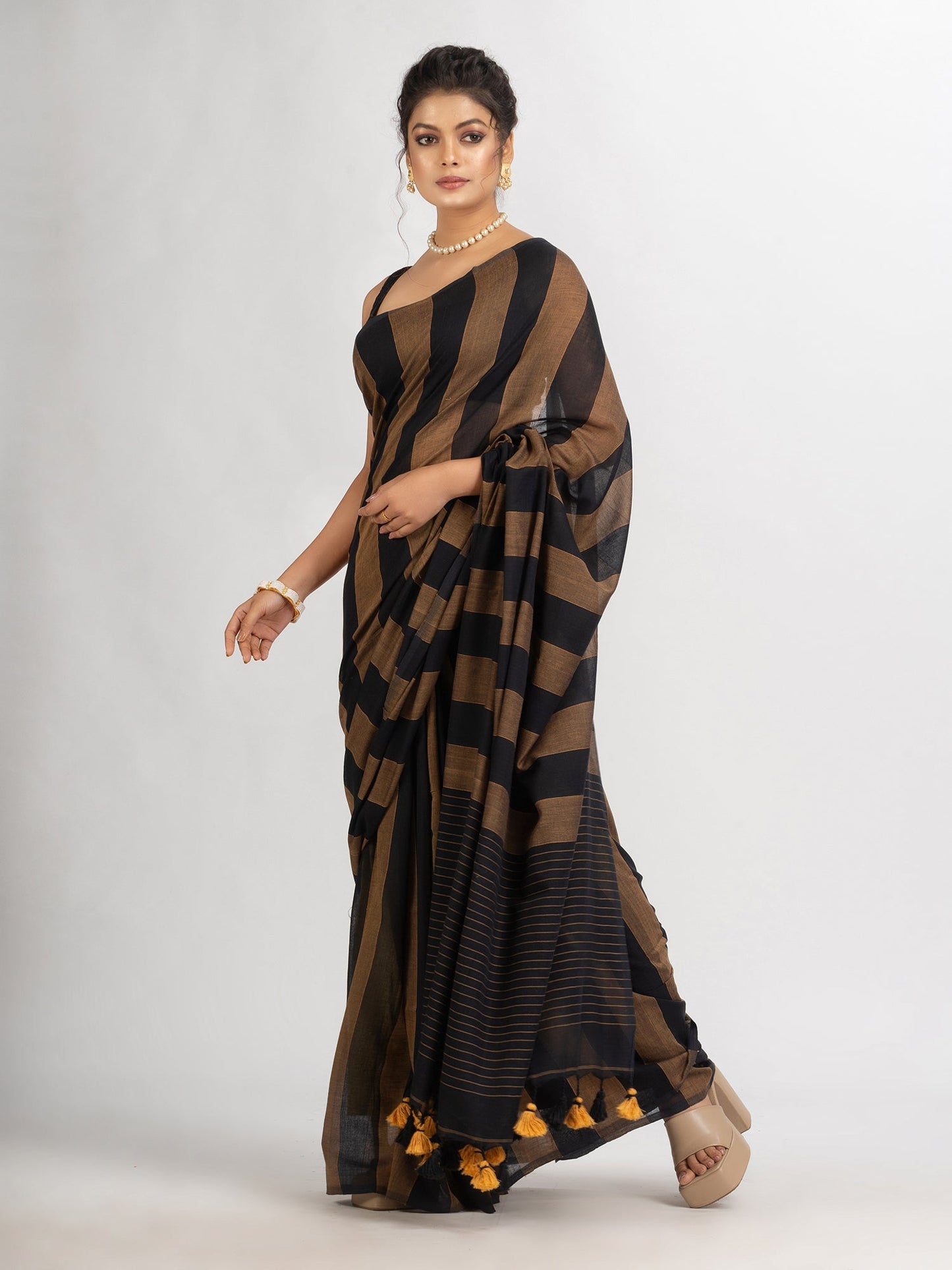Women's Brown And Black Stipe Handwoven Cotton handloom Saree