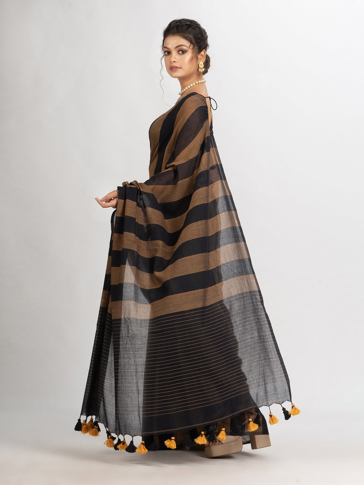Women's Brown And Black Stipe Handwoven Cotton handloom Saree