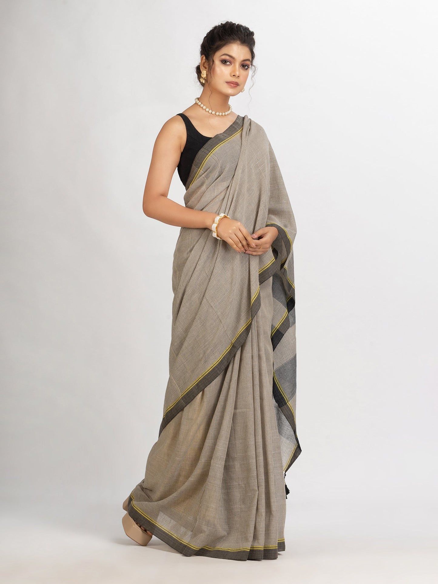 Women's Brown And Black Cotton Check Handloom Saree