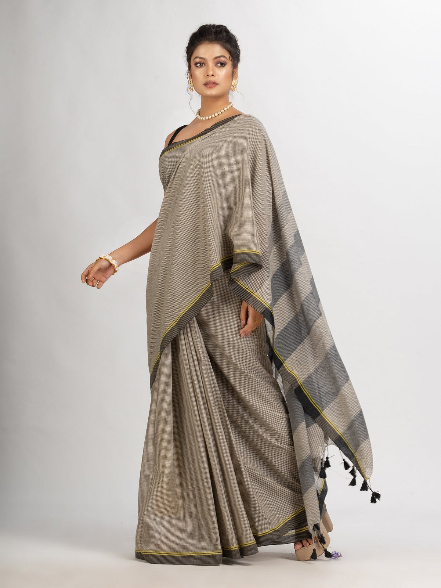 Women's Brown And Black Cotton Check Handloom Saree