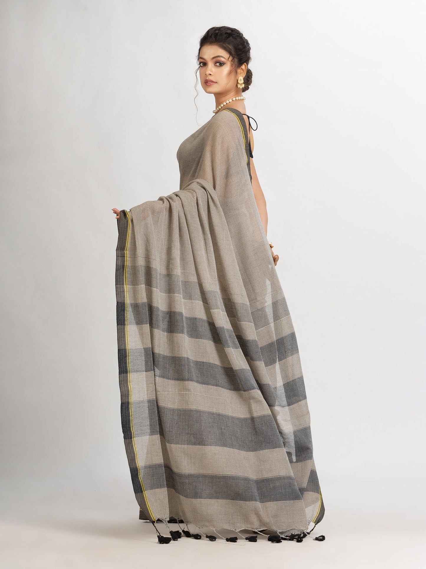 Women's Brown And Black Cotton Check Handloom Saree