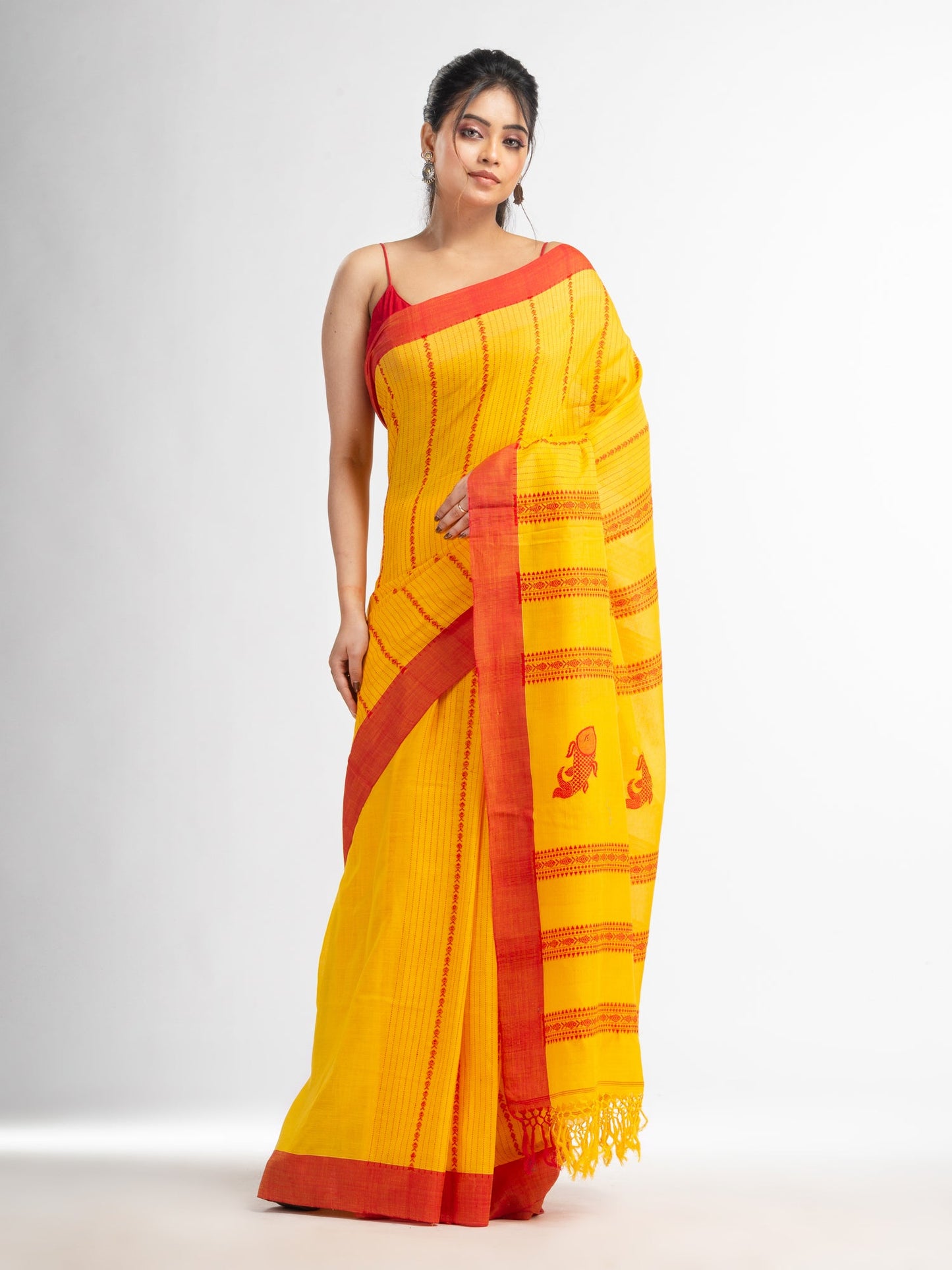 Women's Yellow all body small fish design with fish design pallu in solid border handwoven cotton saree