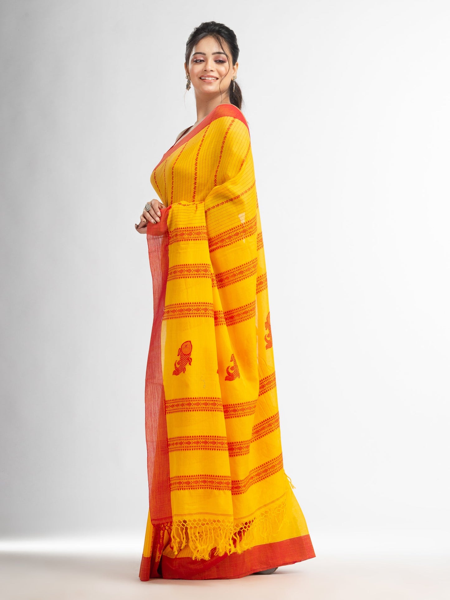 Women's Yellow all body small fish design with fish design pallu in solid border handwoven cotton saree