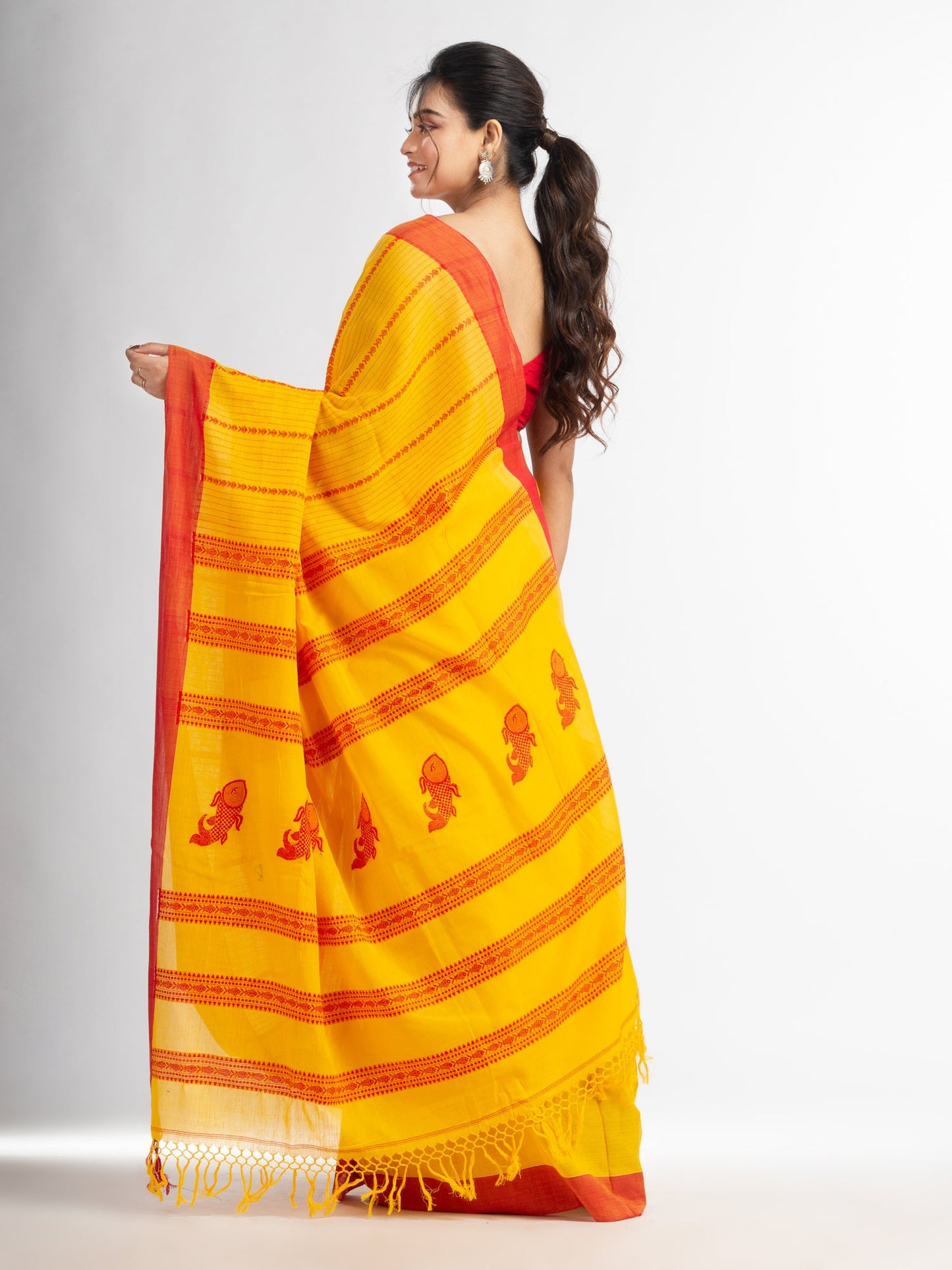 Women's Yellow all body small fish design with fish design pallu in solid border handwoven cotton saree