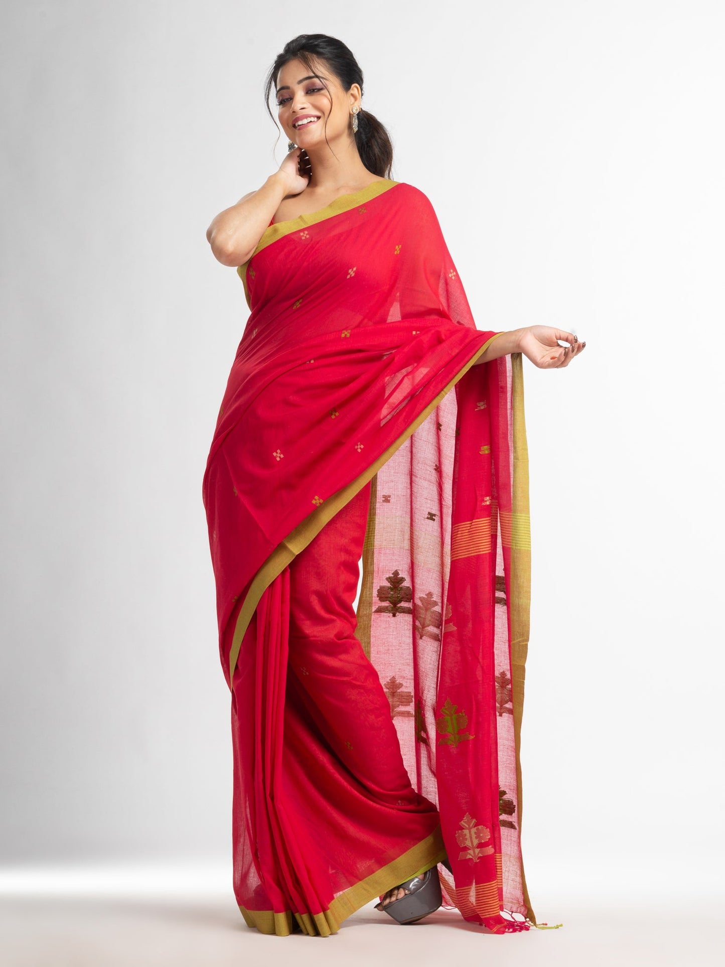 Women's Red Green all body buti with buti in green border handwoven cotton saree