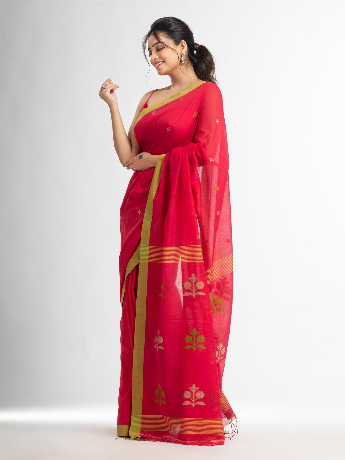 Women's Red Green all body buti with buti in green border handwoven cotton saree