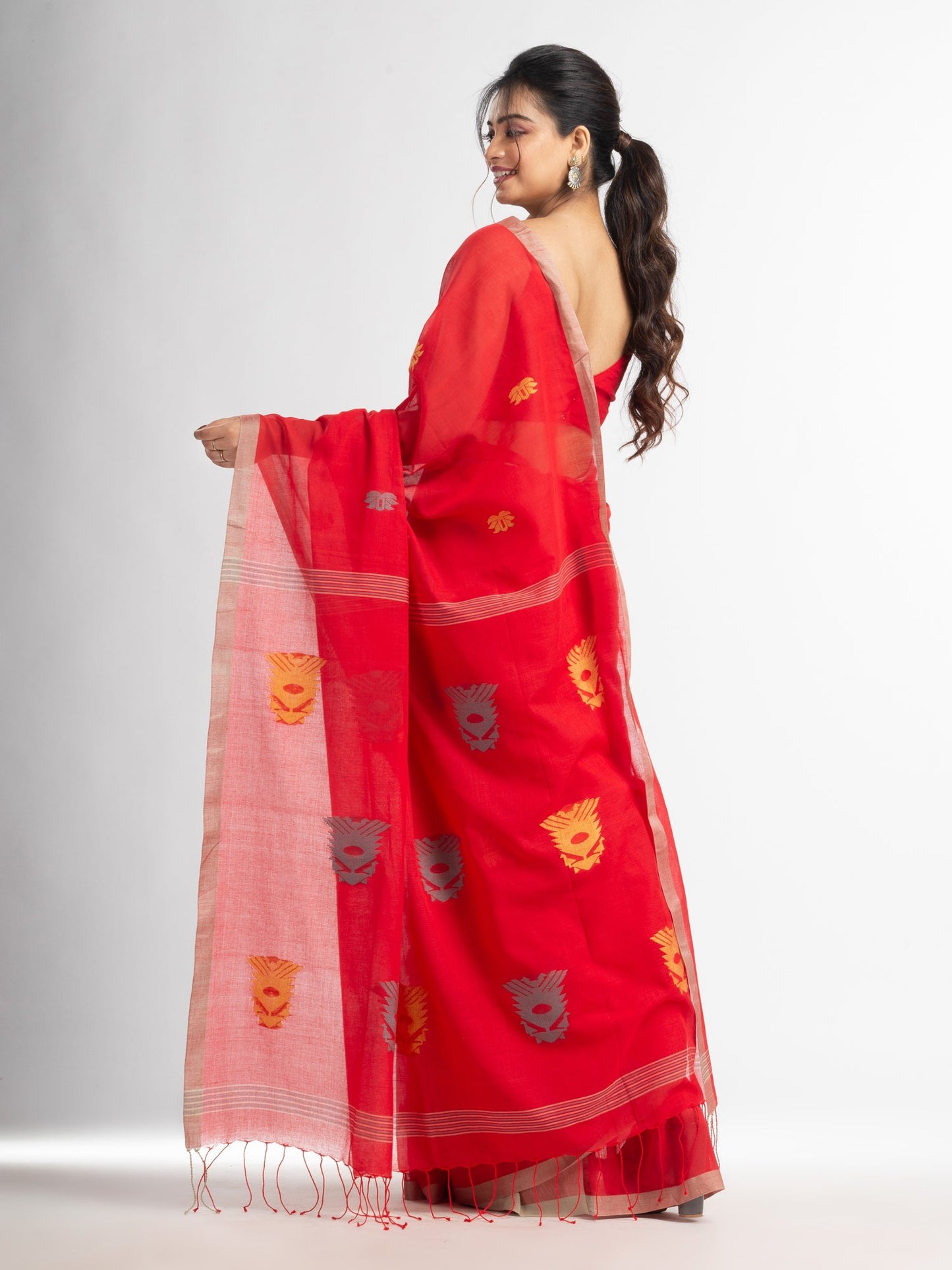 Women's Fern Green all body buti with buti in silver border handwoven cotton saree
