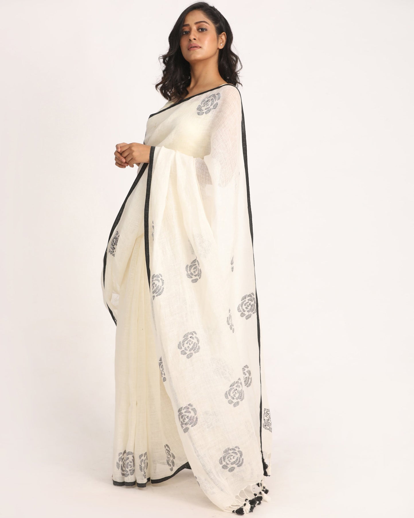 Women's White Traditional Handloom Linen Jamdani Saree