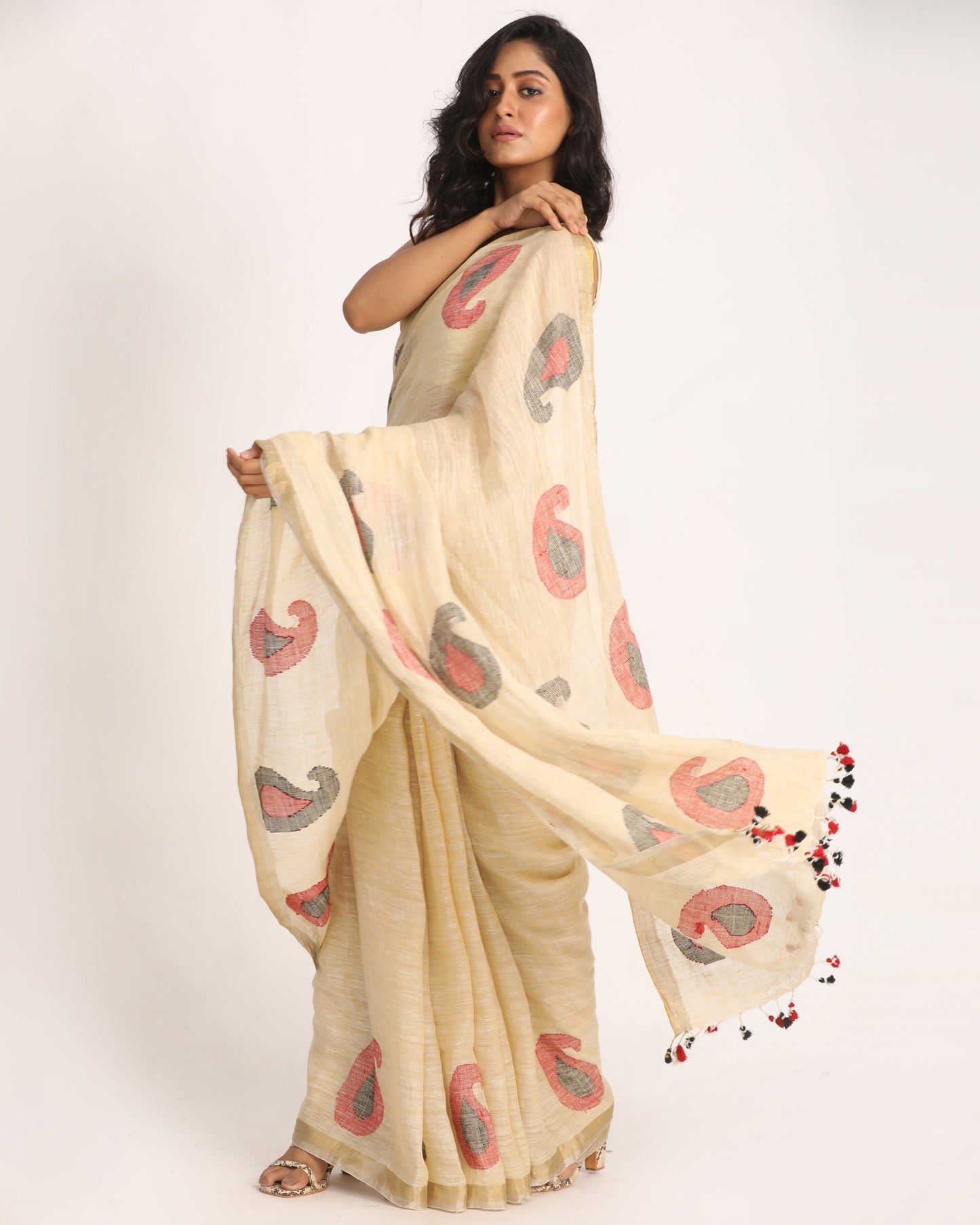 Women's Bisque Traditional Handloom Linen Jamdani Saree