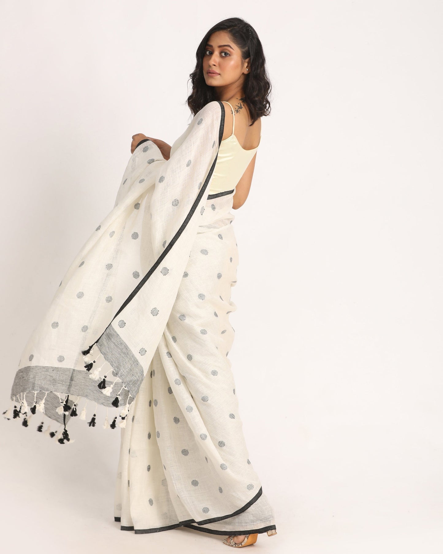 Women's White Traditional Handloom Linen Jamdani Saree