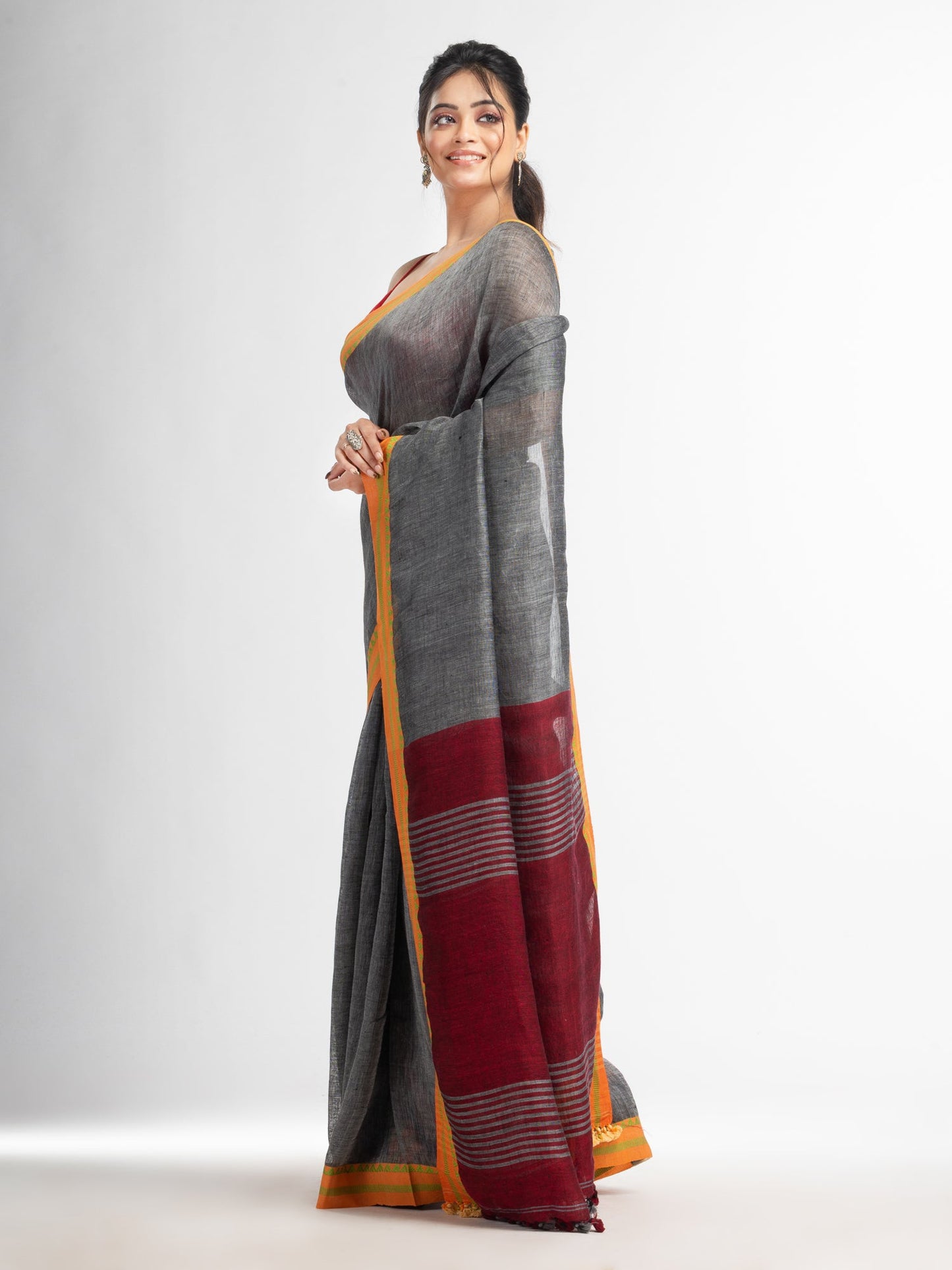 Women's Grey with red pallu in jacquard boeder handwoven linen saree