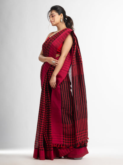 Women's Red and black gamchha check with black pallu in solitd border handwoven linen saree